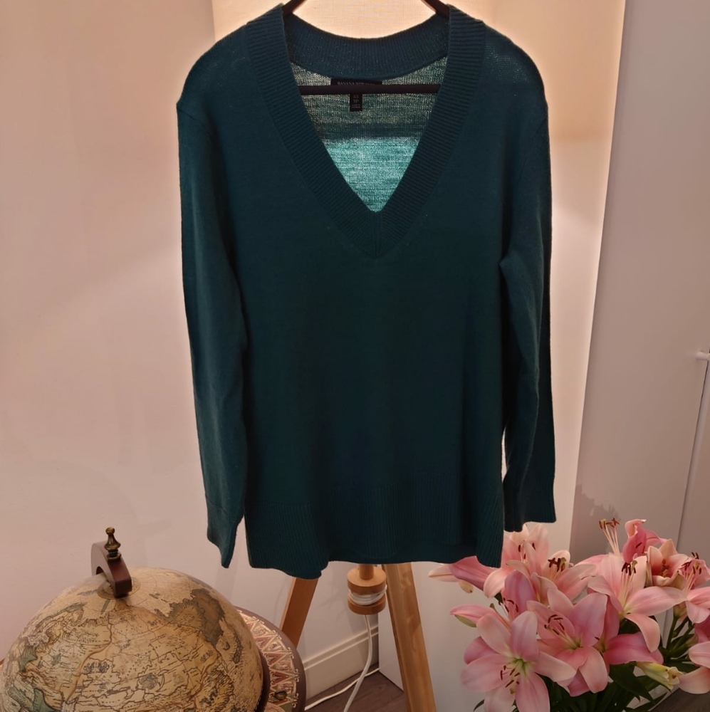 BR green V-neck sweater
